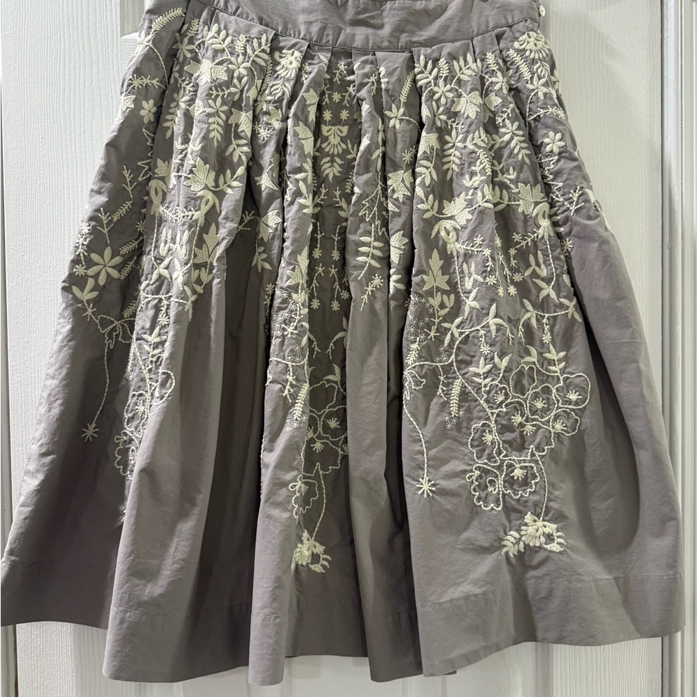 Anthropologie Meadow Rue Gray A-Line Skirt with Cream Floral Embroidery